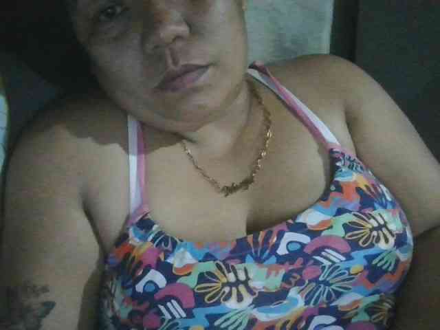 PinayHotMom webcam