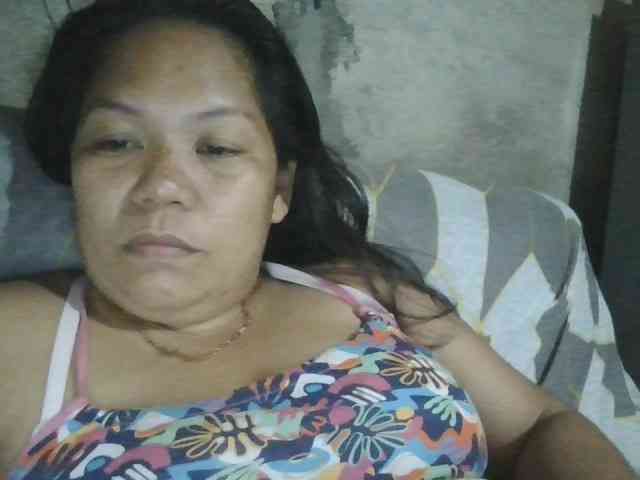 PinayHotMom webcam