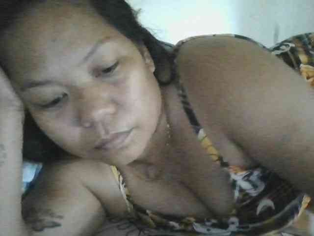 PinayHotMom webcam