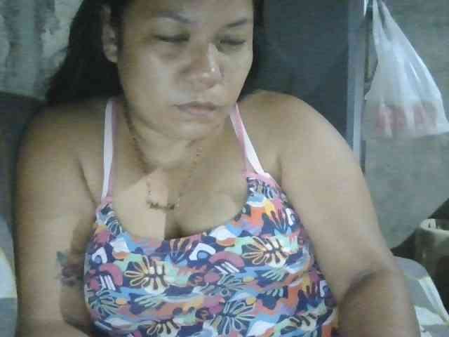PinayHotMom webcam