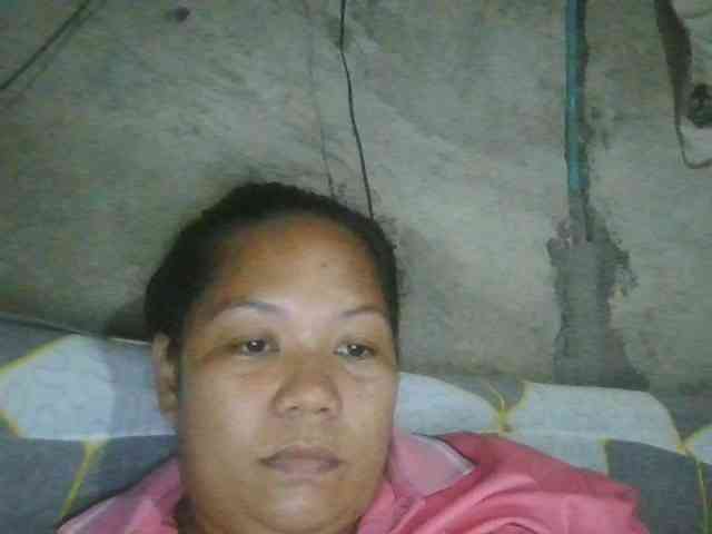 PinayHotMom webcam