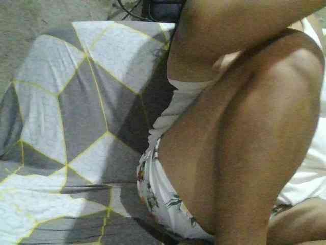 PinayHotMom webcam