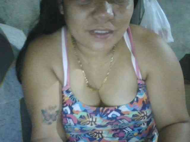 PinayHotMom webcam