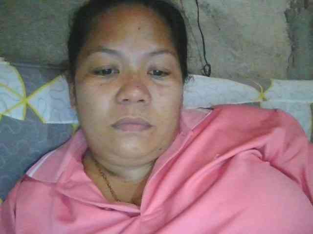 PinayHotMom webcam