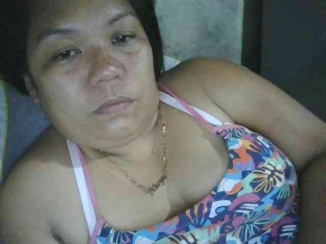 PinayHotMom webcam