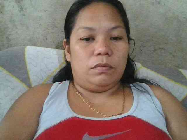 PinayHotMom webcam