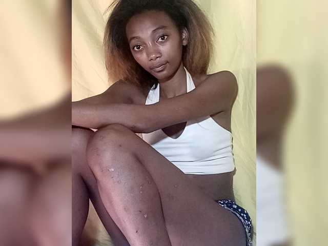 Aliah8's BongaCams show and profile