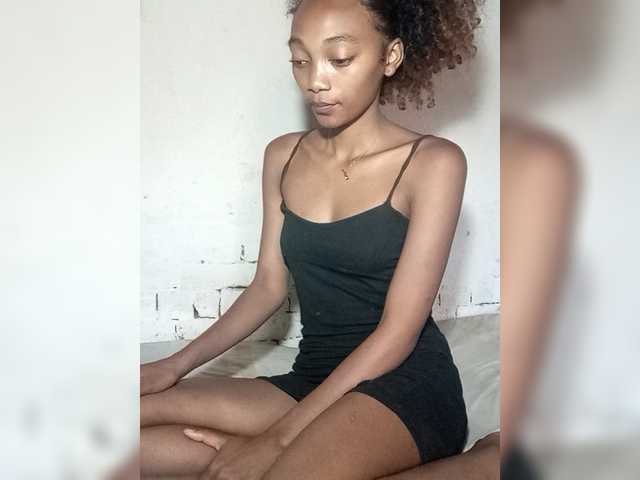 Aliah8's BongaCams show and profile