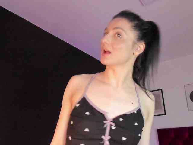 Aliceincumland webcam