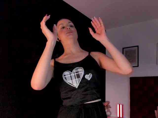 Aliceincumland Live Webcam on BongaCams