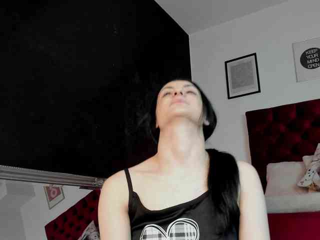 Aliceincumland webcam