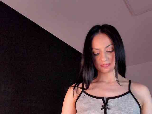 Aliceincumland Live Webcam on BongaCams