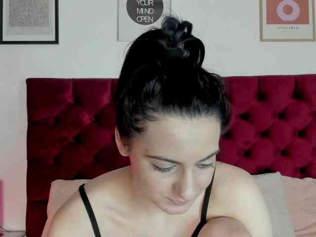 Aliceincumland webcam