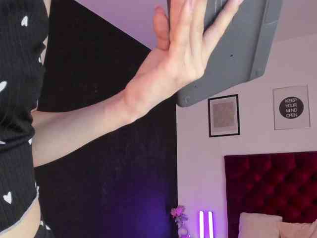 Aliceincumland webcam