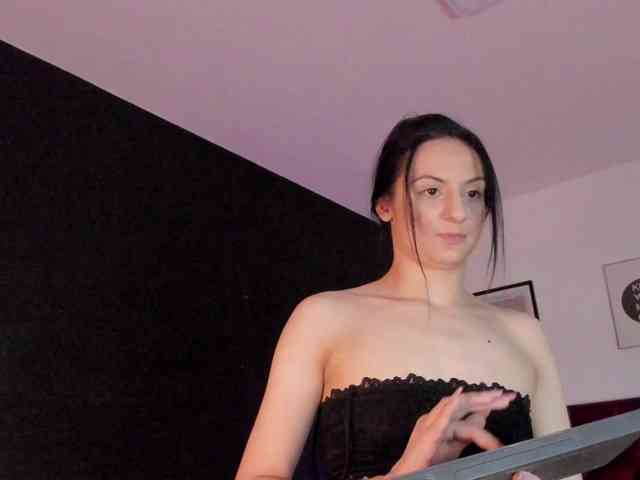 Aliceincumland webcam