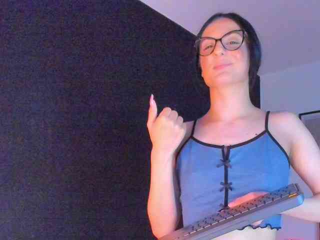 Aliceincumland webcam