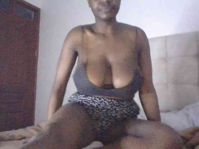 Lucia-1 Live Webcam on BongaCams