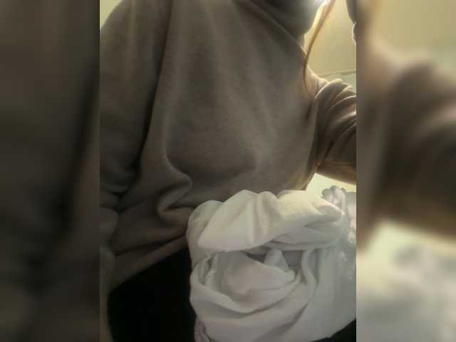 Avrora09's BongaCams show and profile