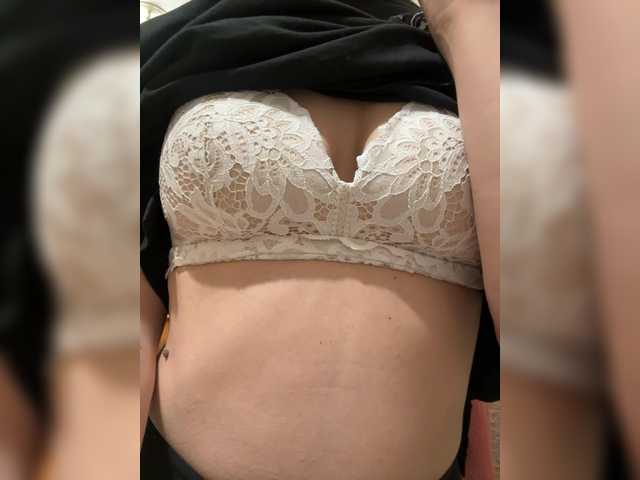 Avrora09's BongaCams show and profile