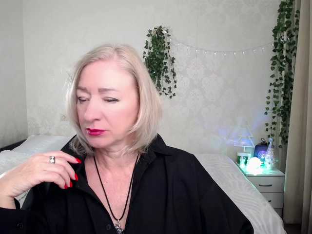 hunters-woman webcam bongacams model stream image