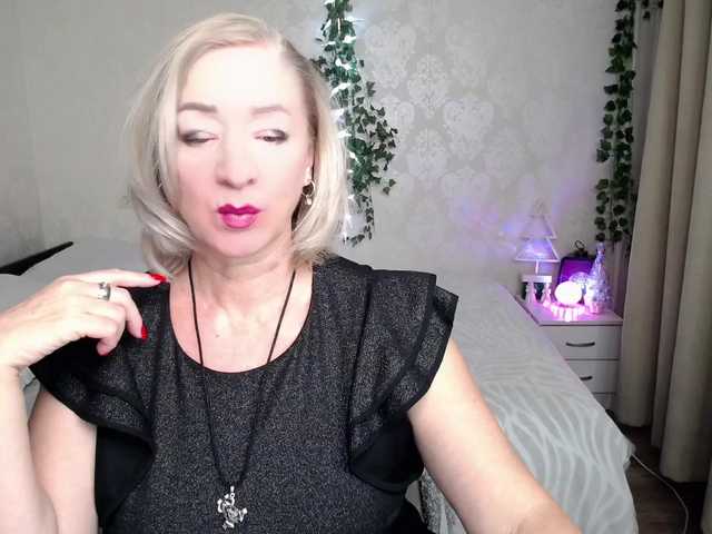 hunters-woman's Thumb Image