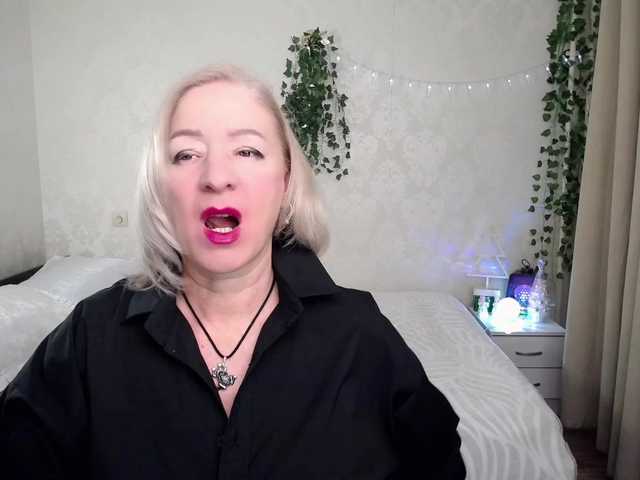 hunters-woman webcam bongacams model stream image