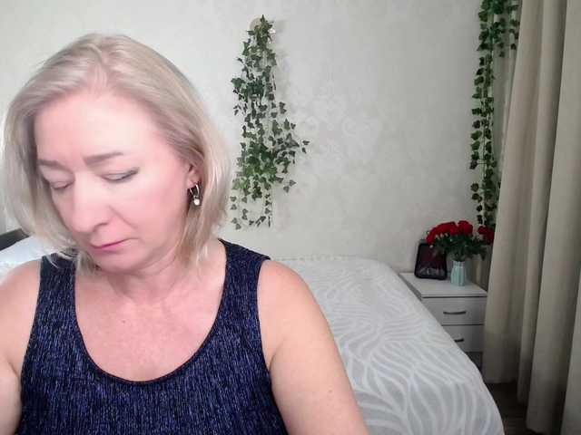 hunters-woman's Thumb Image