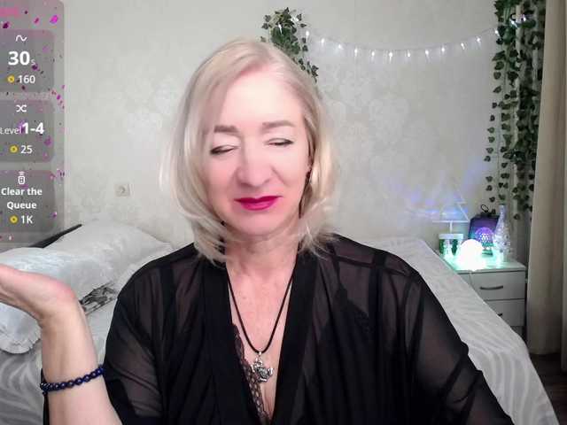 hunters-woman's Thumb Image