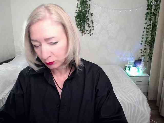 hunters-woman webcam