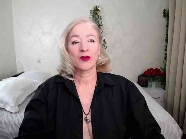 hunters-woman webcam