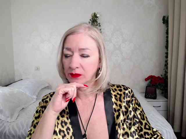 hunters-woman webcam