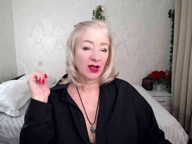 hunters-woman webcam