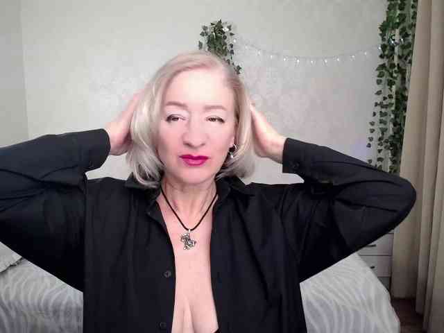 hunters-woman webcam