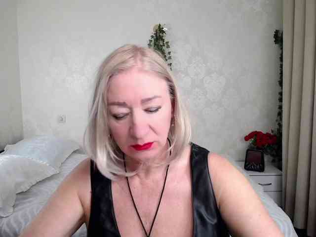 hunters-woman webcam