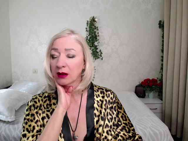 hunters-woman webcam