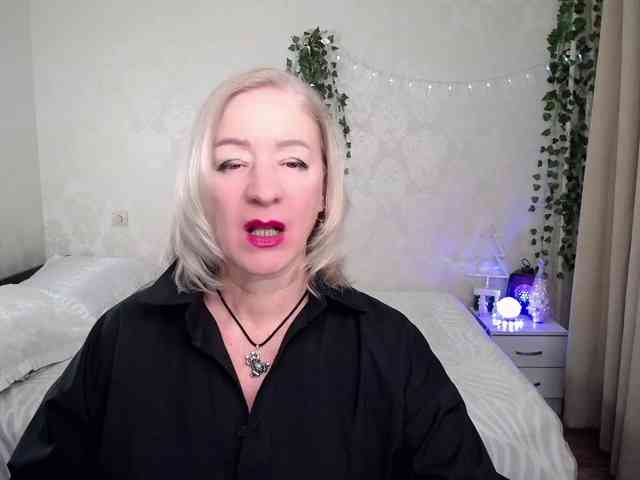 hunters-woman webcam