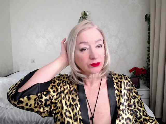 hunters-woman webcam