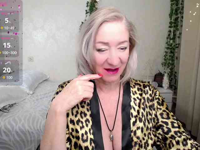 hunters-woman hunters-woman