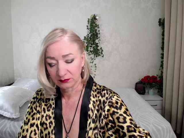 hunters-woman webcam