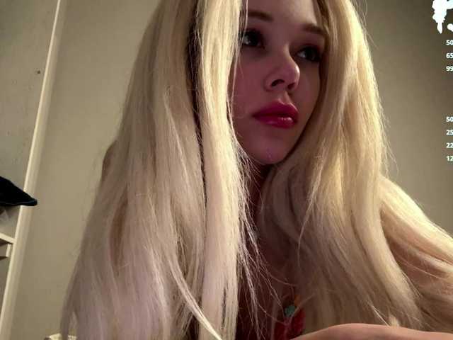 le modèle LupeVillari est en webcam porno dans un show sur le site bongacams, il possède les tags suivants: White/Caucasian,Blonde,Shaved