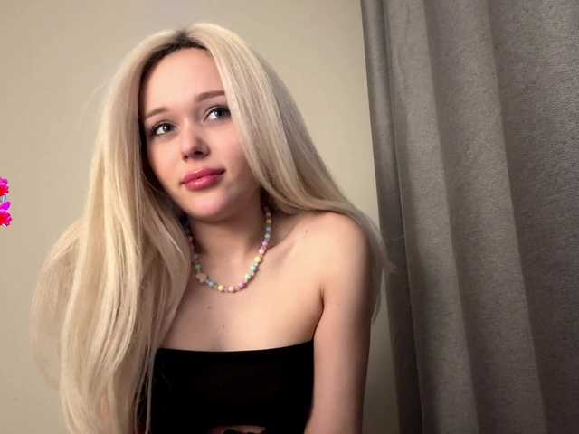 LupeVillari's BongaCams show and profile