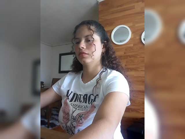 EmilyCCm's BongaCams show and profile