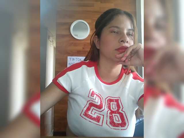 EmilyCCm's BongaCams show and profile