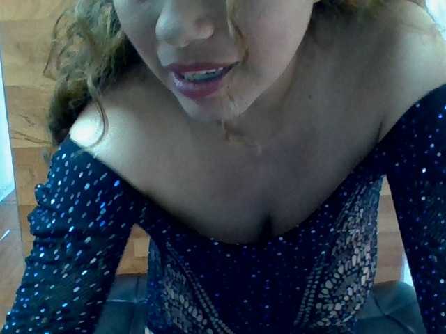 EmilyCCm's BongaCams show and profile