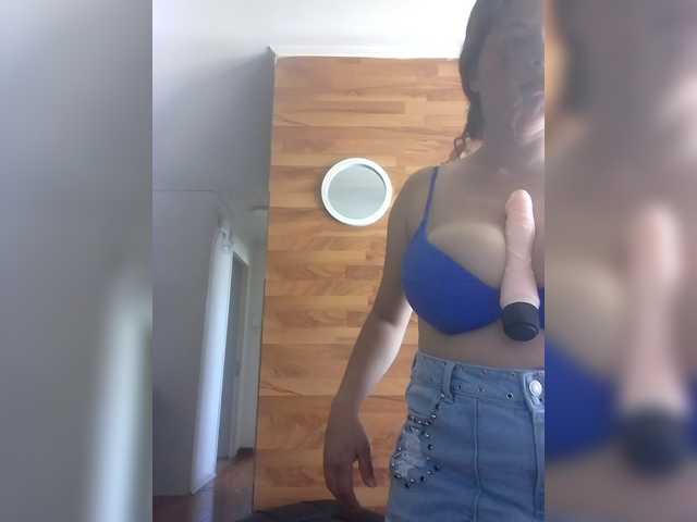 EmilyCCm's BongaCams show and profile