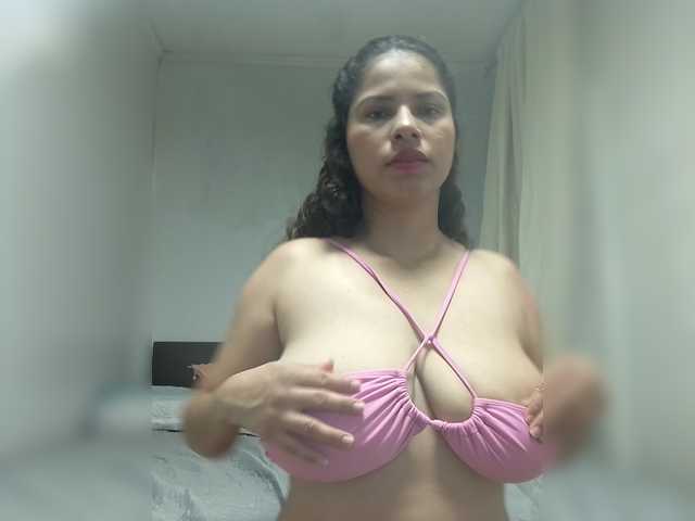 EmilyCCm's BongaCams show and profile