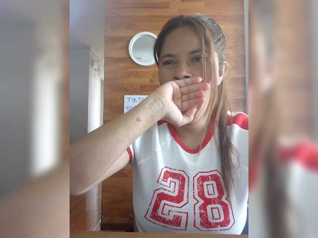 EmilyCCm's BongaCams show and profile