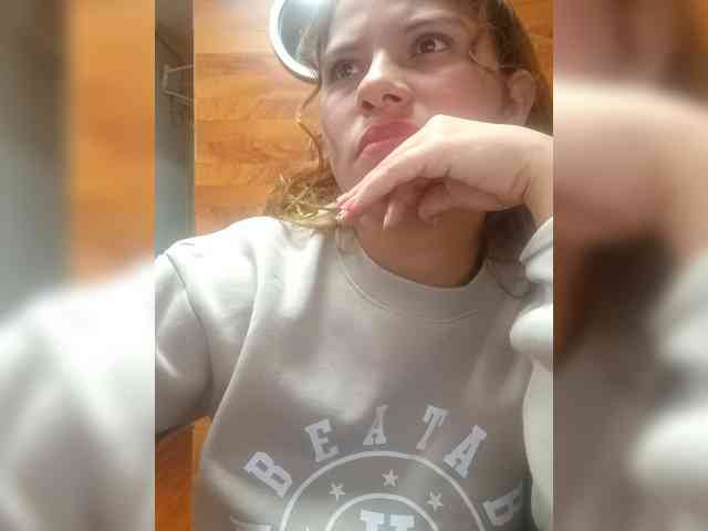 EmilyCCm Live Webcam on BongaCams