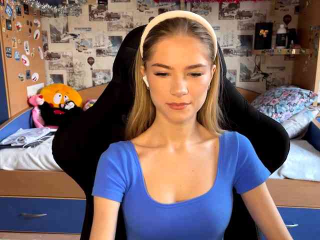 LuveniaMalena webcam