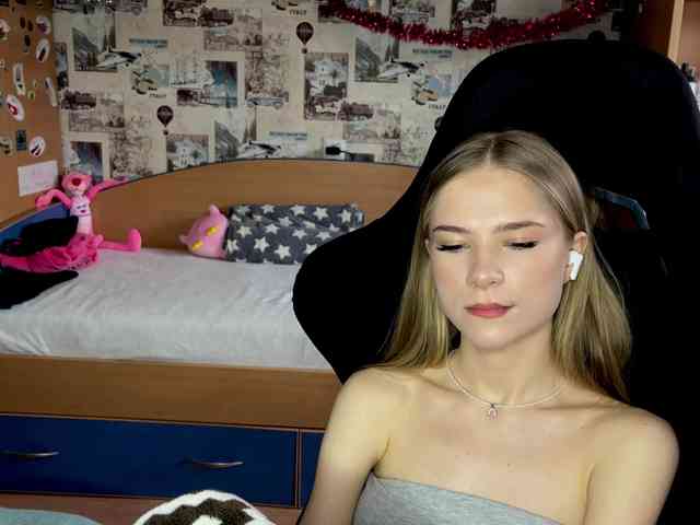 LuveniaMalena webcam